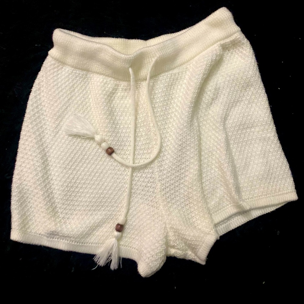 Steve Madden NYC White Shorts/ Drawstring /Knitted Material in Size Small